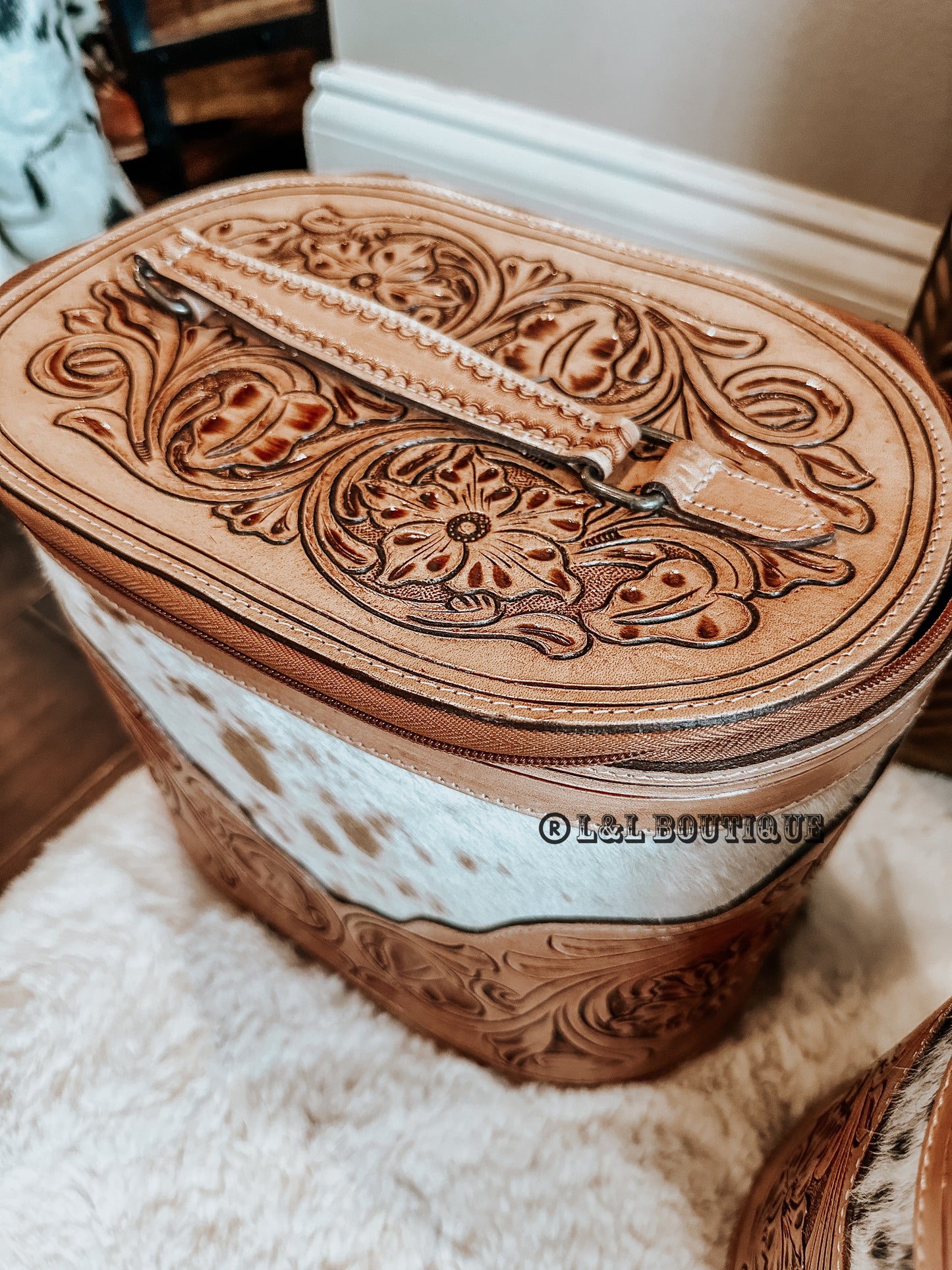 Wesley Cowhide Leather Travel Box in Brown