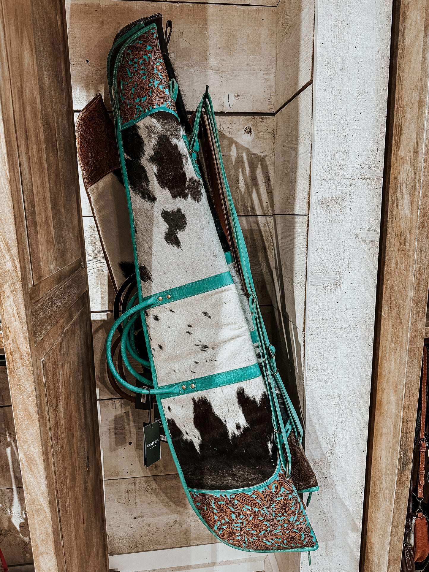 Wandering Turquoise Cowhide Shot Gun Case