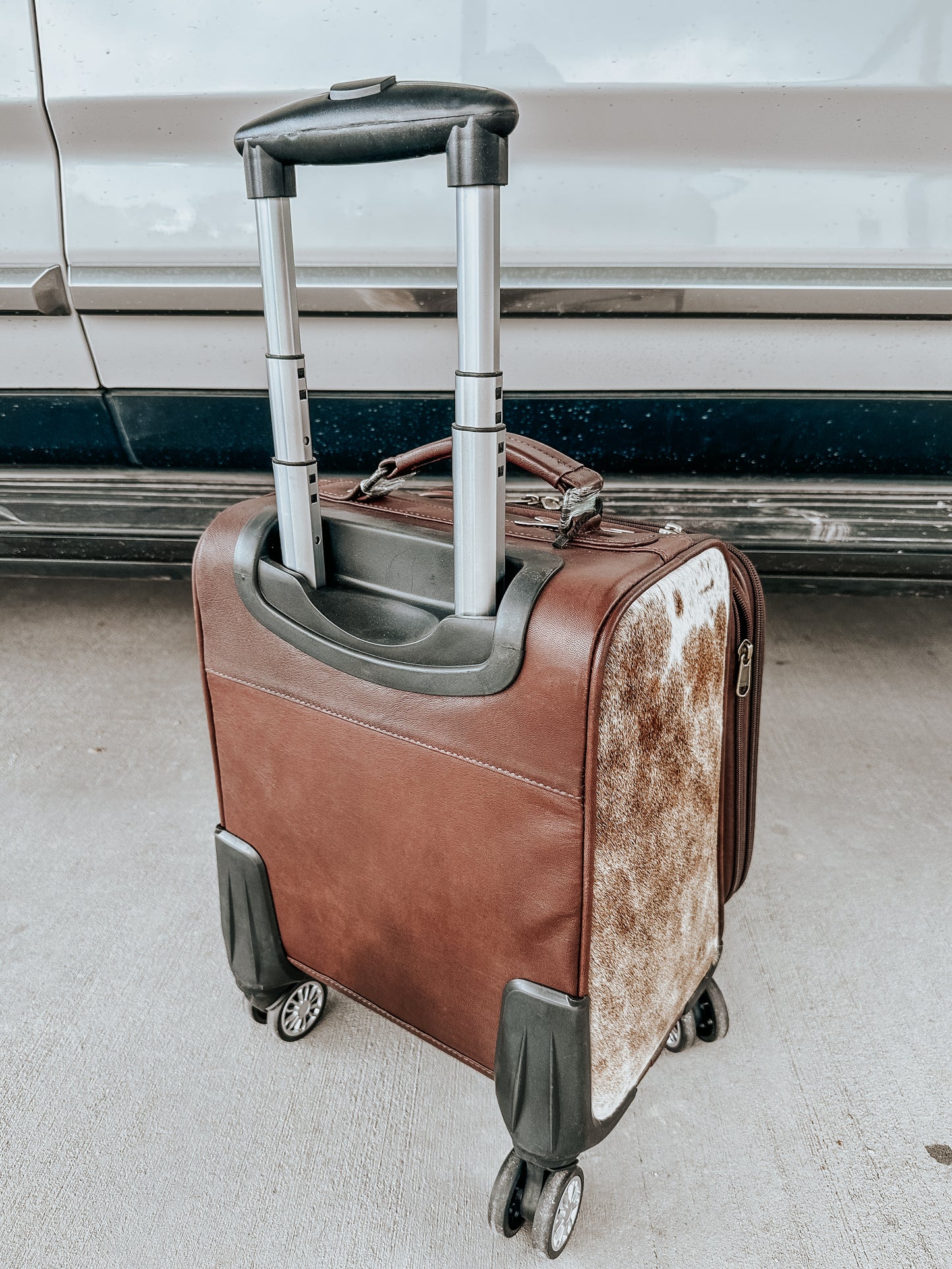 Amarillo Cowhide Suit Case