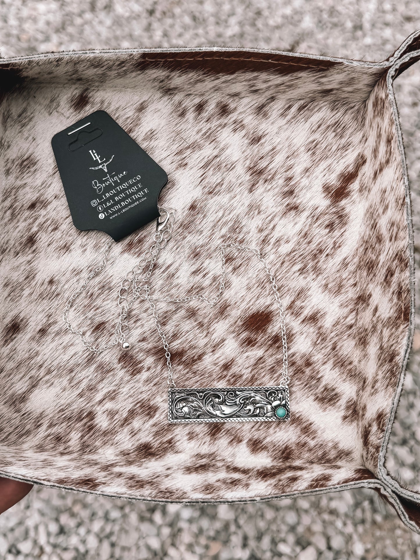 Embossed Bar Necklace Turquoise