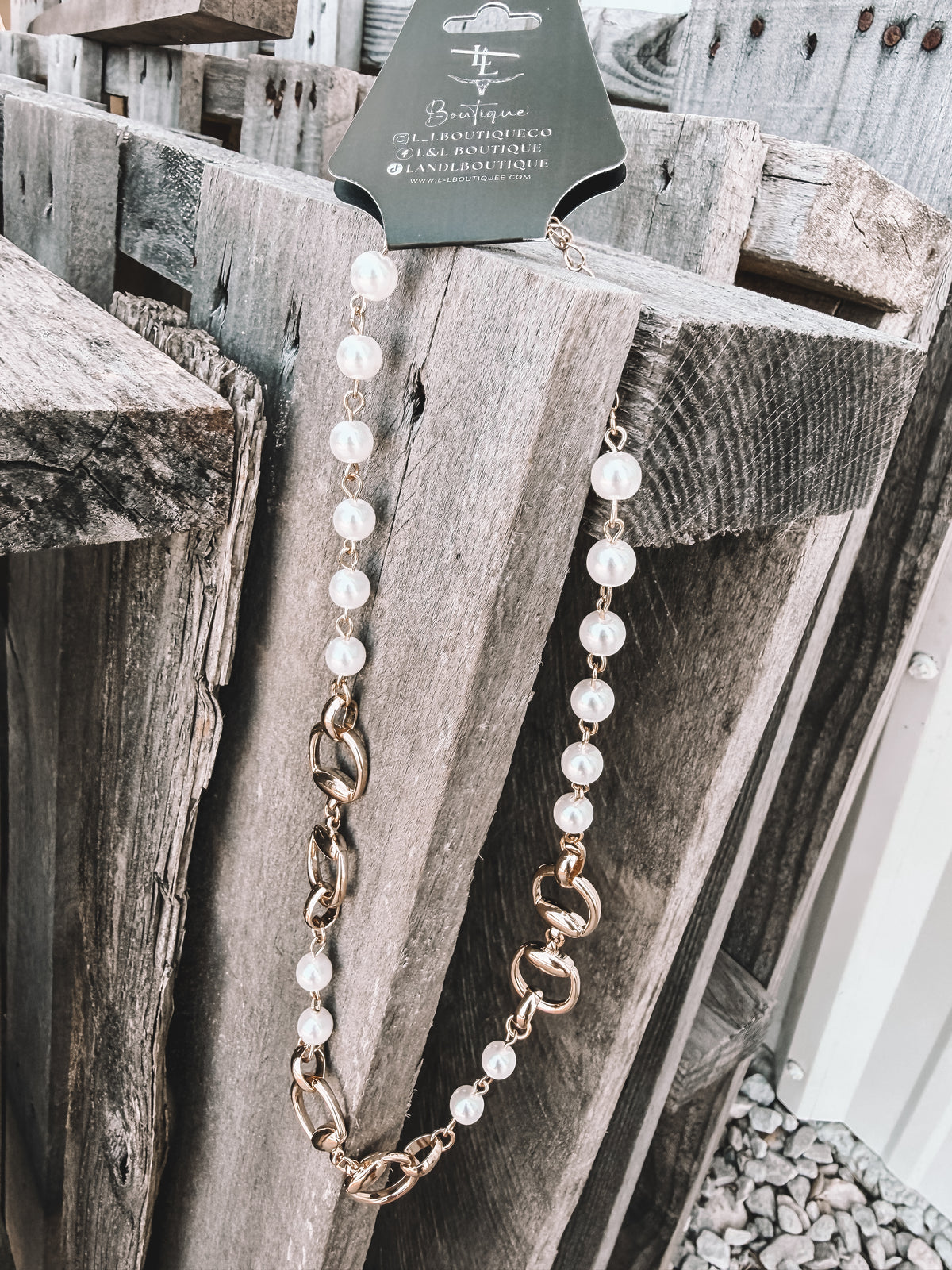 Double Horsebit Pearl Station Necklace
