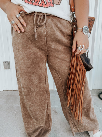 Mineral Washed Sweatpants in Mocha