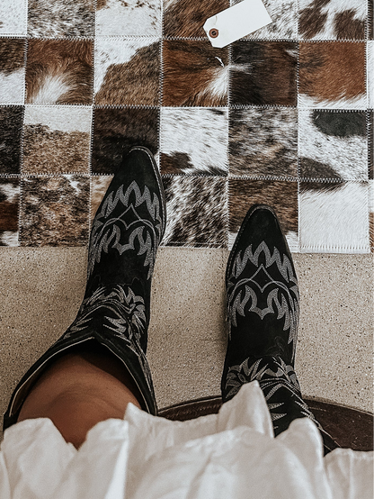 Trail Boots in Black