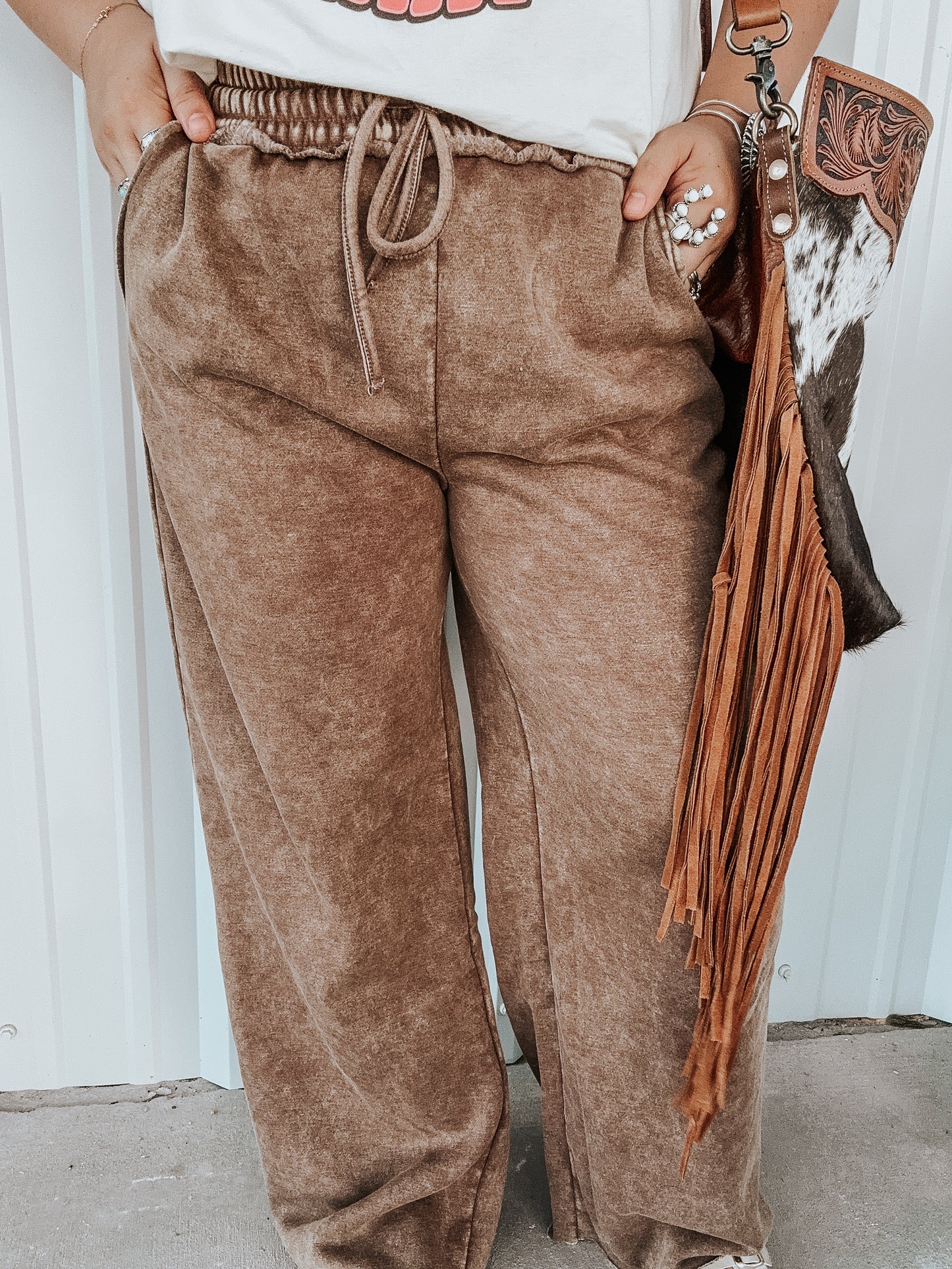 Mineral Washed Sweatpants in Mocha