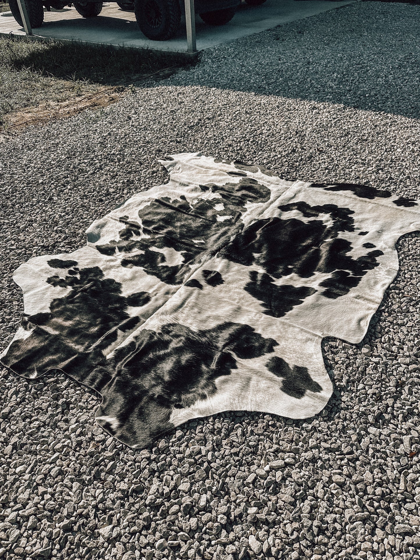 Black and White Cowhide Rug 6’