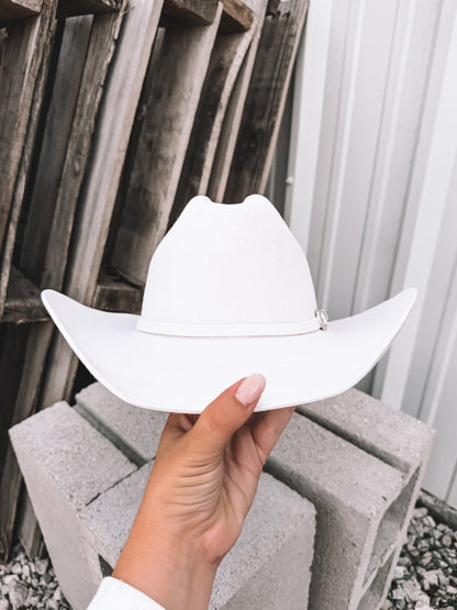 Cattleman Felt Cowboy Hat in Off White