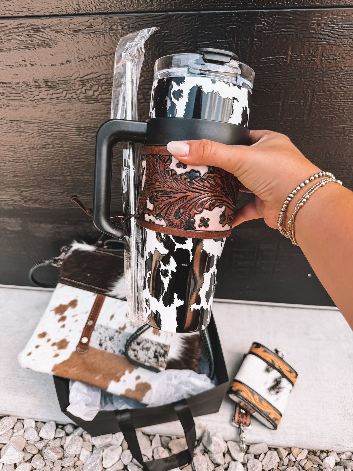 Inlay Ridge Flask Cowhide Bundle