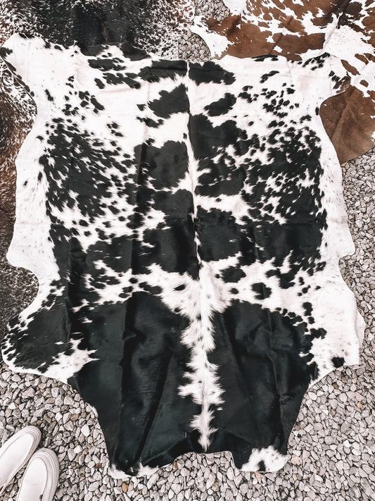 Jumbo Cowhide Rug (D)