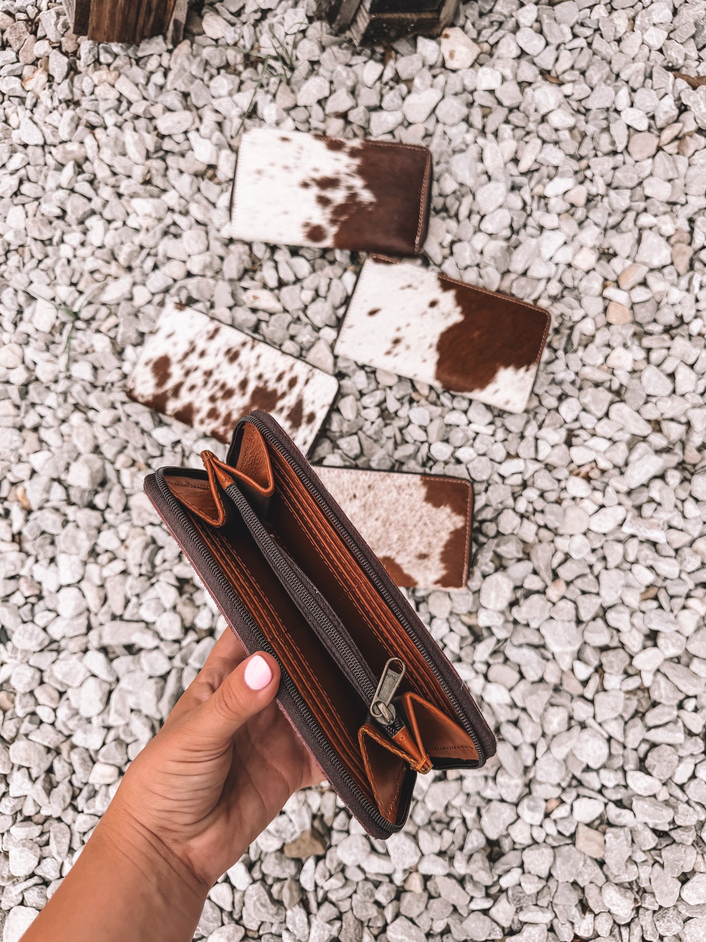 Cowhide Zip-up Wallet in Light