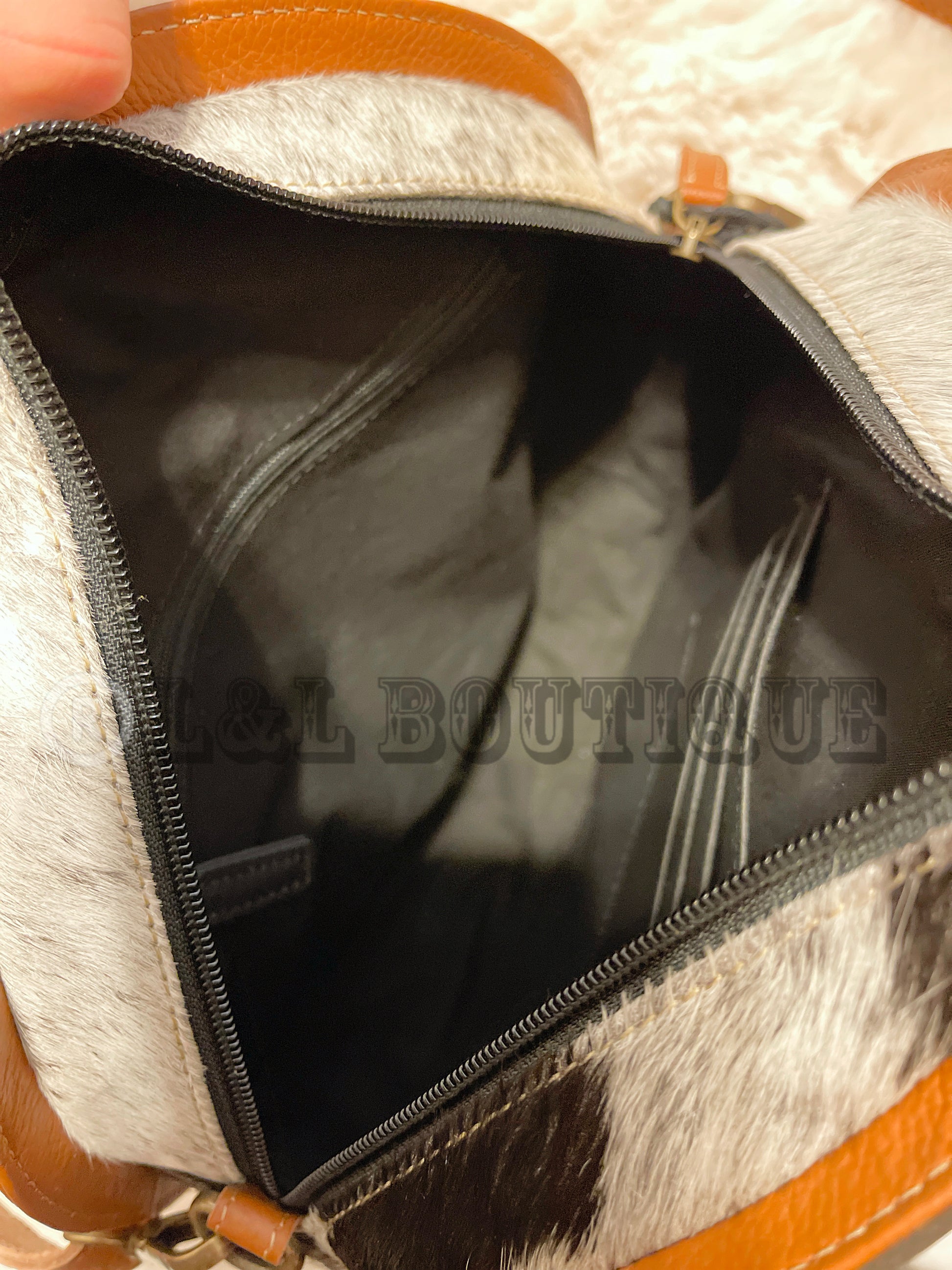 Outer Roundle Cowhide Canteen Crossbody – L&L Boutique