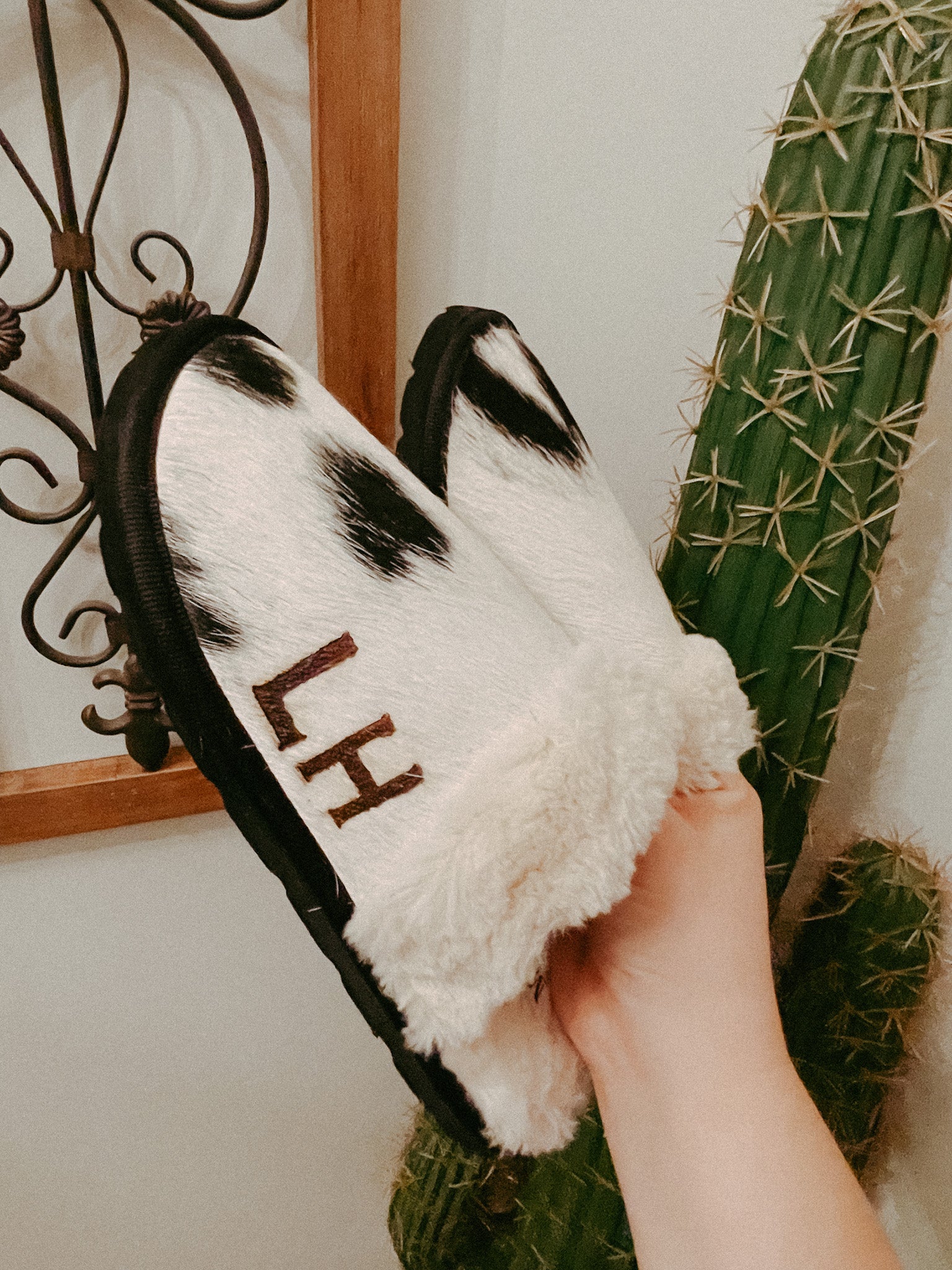 Cowhide slippers hot sale